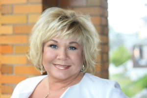 Alisa – Official Headshot
